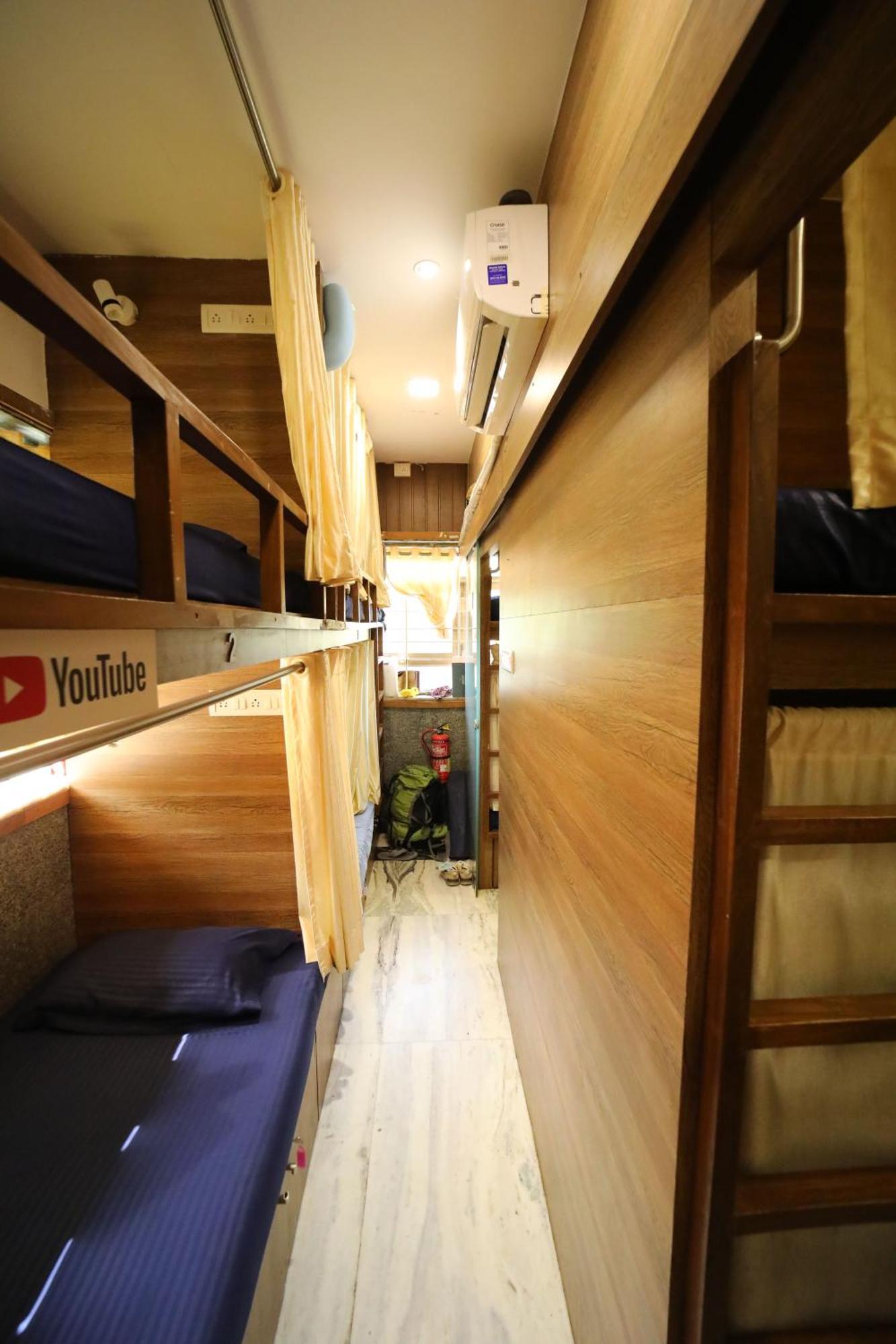 Maple Social Hubz-Hostel Mumbai Exterior photo